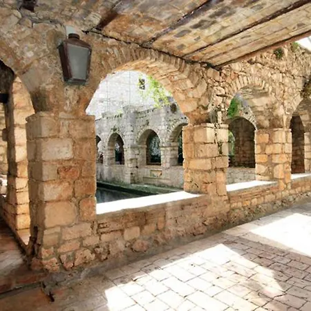 Superior In Stari Grad *