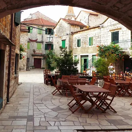 Superior In * Stari Grad (Hvar)
